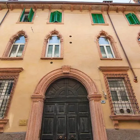 Apartment Piazza Delle Erbe Luxury House *