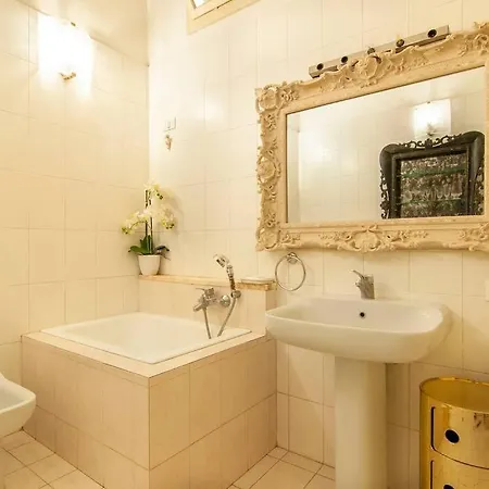 Piazza Delle Erbe Luxury House *