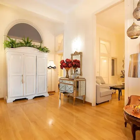 Piazza Delle Erbe Luxury House Apartment *